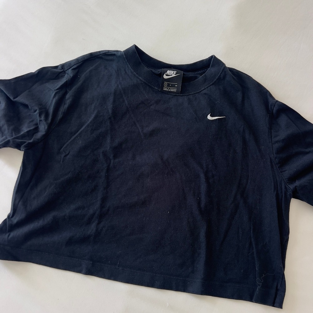 Nike Womens Black Cropped T-Shirt Short Sleeve‎ Swoosh Logo Tee Size S